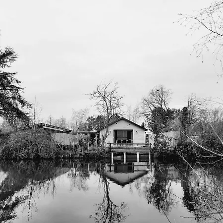 Rustig Gelegen Kapeki Met Tuin Aan Het Water *