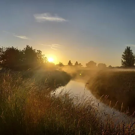 Rustig Gelegen Kapeki Met Tuin Aan Het Water Chalet